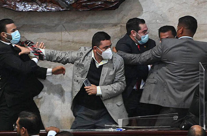 Congreso con dos directivas