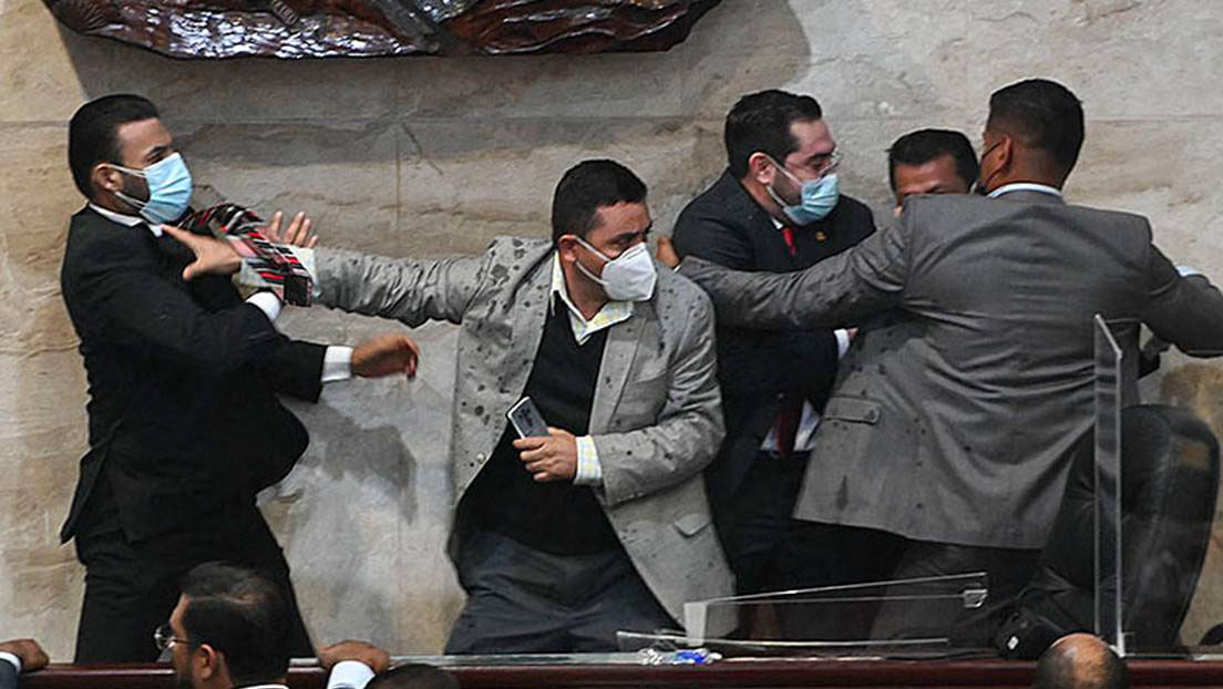 Congreso con dos directivas