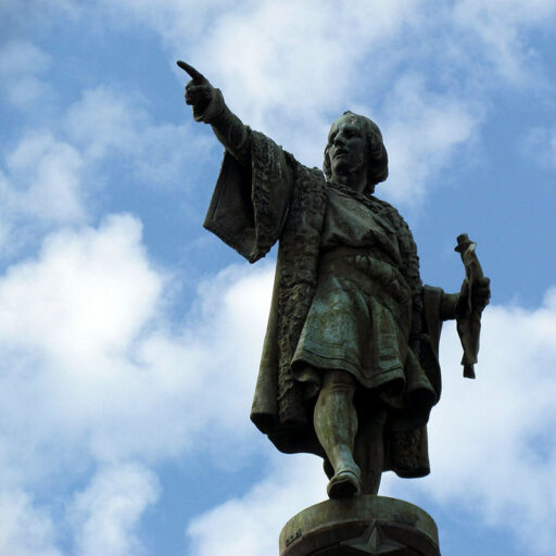 Concejal evita cárcel tras vandalizar estatua de Colón en Pueblo