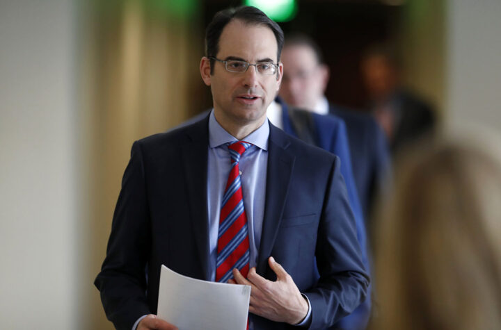 Attorney General Sues False Lawyers who Deceived Immigrants Fiscal General demanda falsas abogadas que engañaban inmigrantes