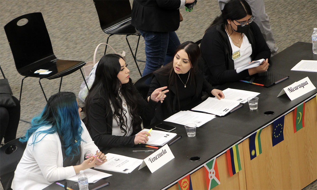 First Spanish Model UN in DPS Estudiantes del DPS realizan simulacro de Naciones Unidas en español
