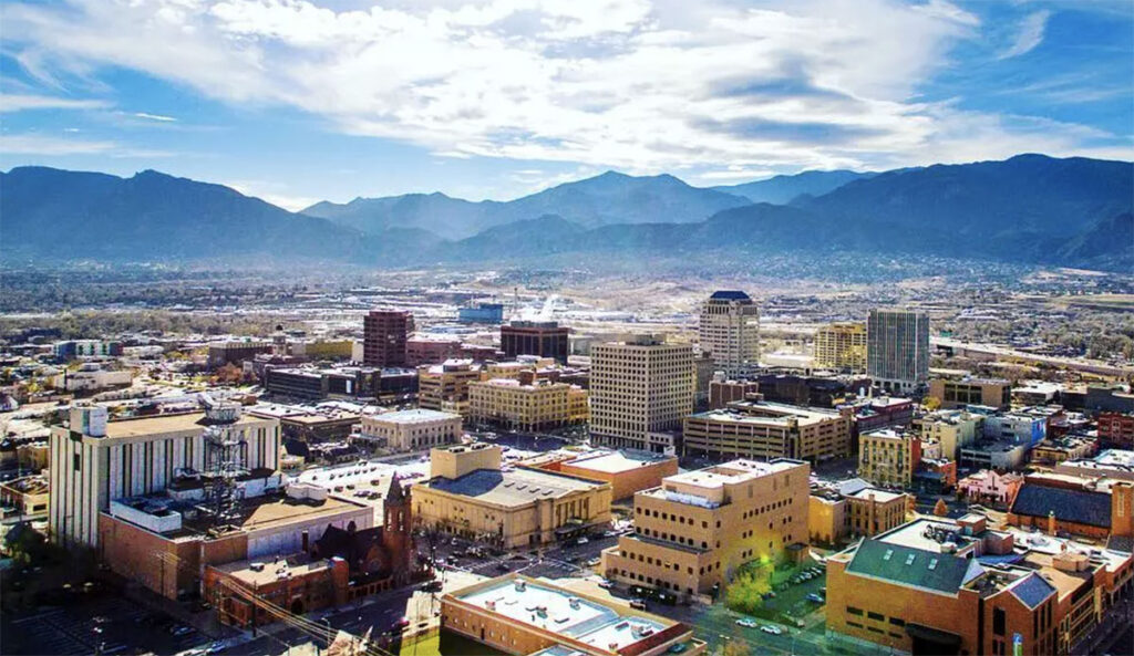 ¿Vives en Colorado Springs o piensas en mudarte ahí?