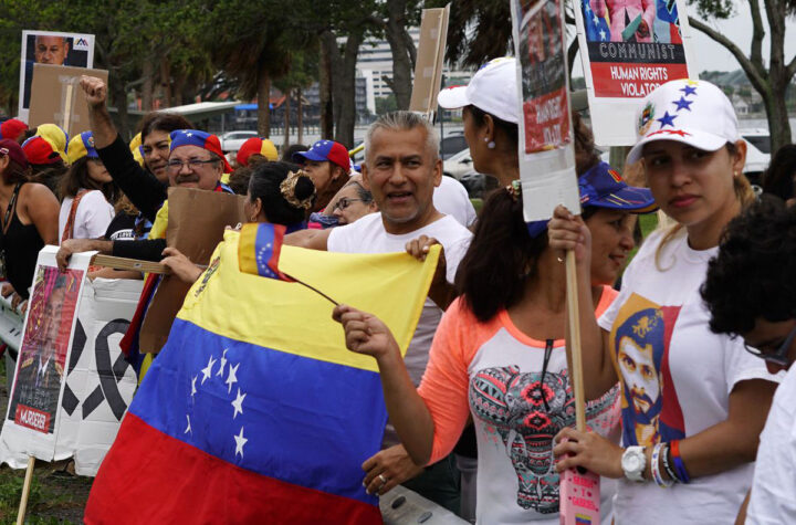 Avanza ley contra comunidad venezolana