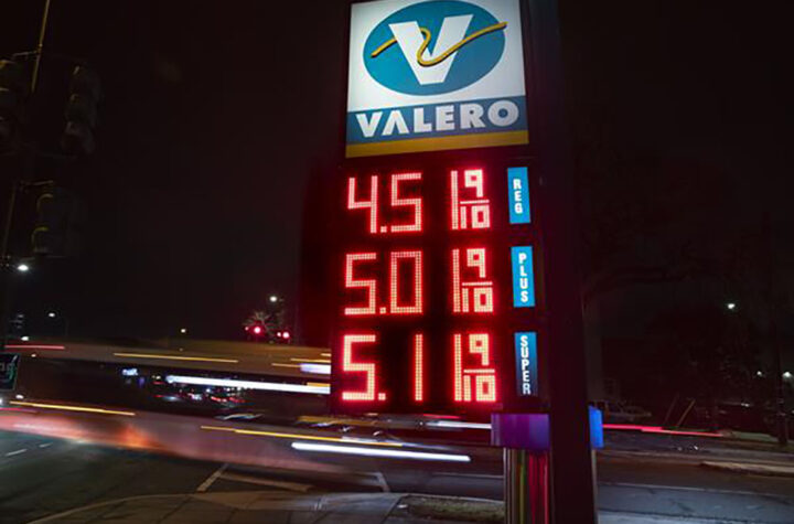 Sub: Let’s set the record straight when it comes to gas prices ¿Qué está detrás de los precios de la gasolina?