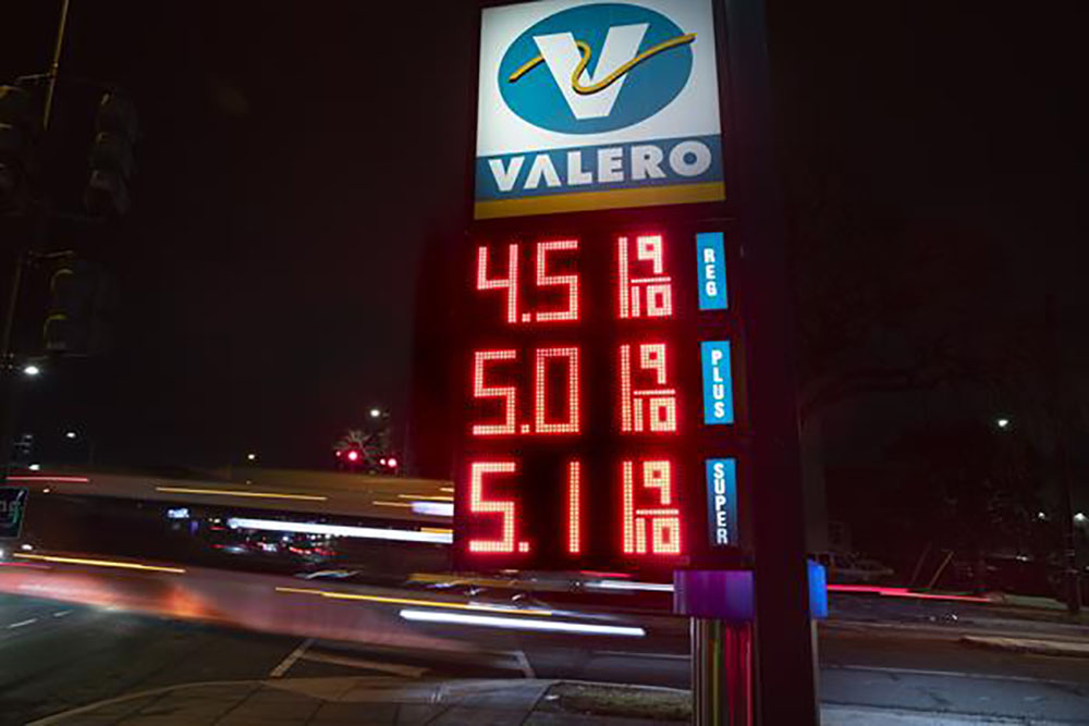 Sub: Let’s set the record straight when it comes to gas prices ¿Qué está detrás de los precios de la gasolina?