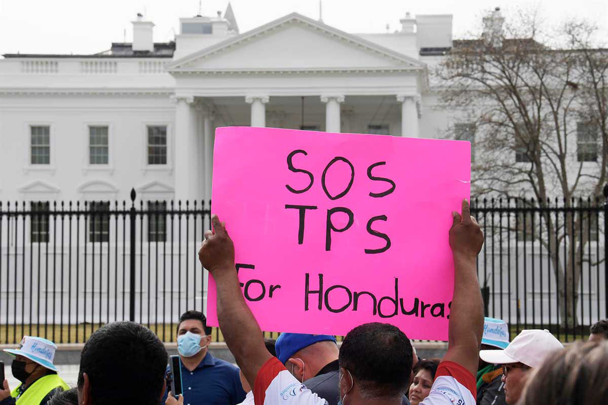 Tepesianos con orden de deportación recuperan vía a la residencia