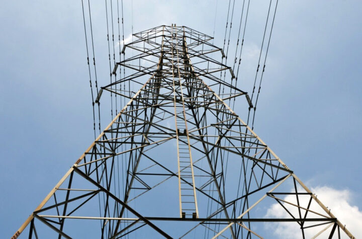 Derrotan reforma eléctrica