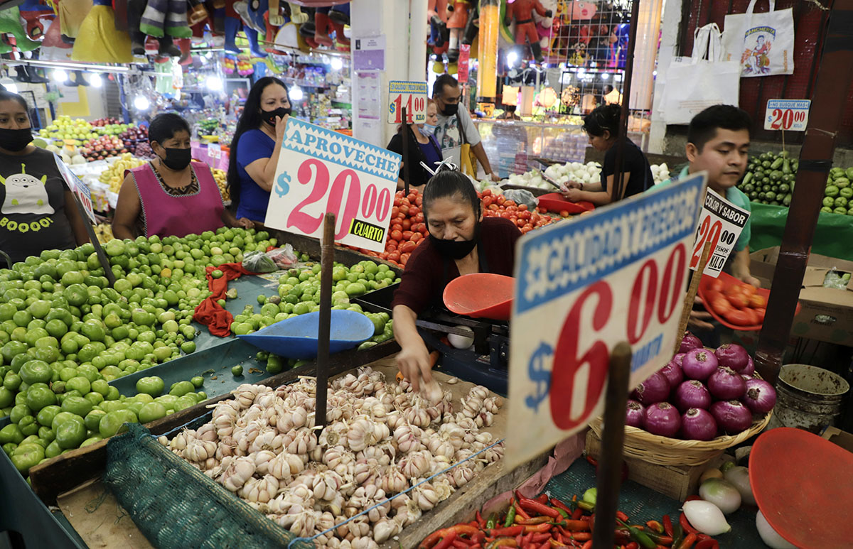 Fijan precio de canasta básica por seis meses