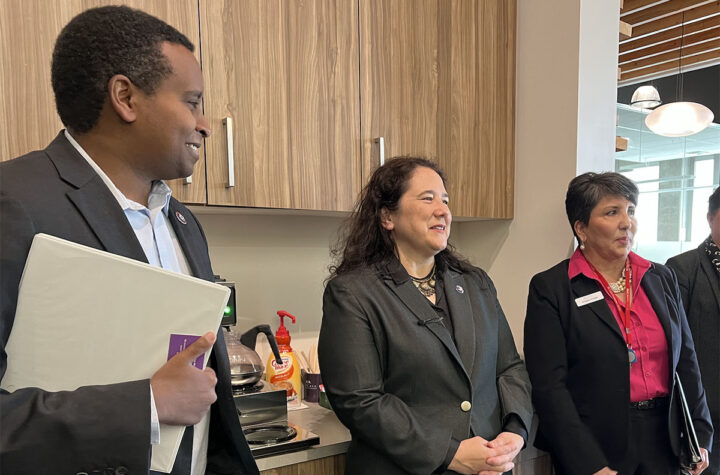 Celebrating the Courage and Determination of Small Business Owners Celebrando el coraje y la determinación de los emprendedores