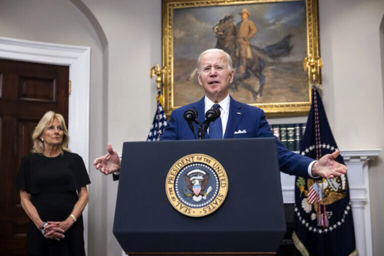 Biden: ¿Cuándo nos plantaremos ante el “lobby” de las armas?