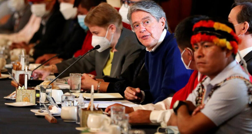 Diálogo con indígenas