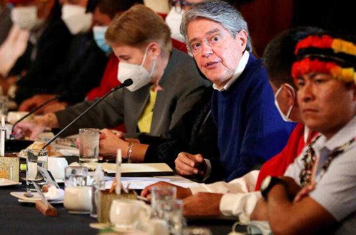 Diálogo con indígenas