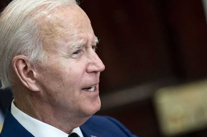 Biden is evaluating a pause on the federal gas tax   Biden evalúa suspender impuesto federal a la gasolina