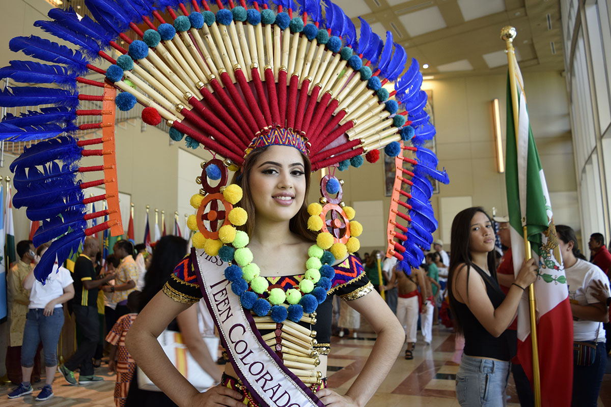 Despliegue de culturas y tradiciones en Aurora