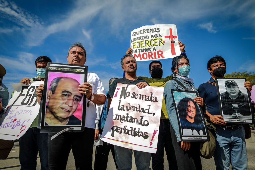 Periodistas mexicanos protestan por asesinato de colega en Acapulco