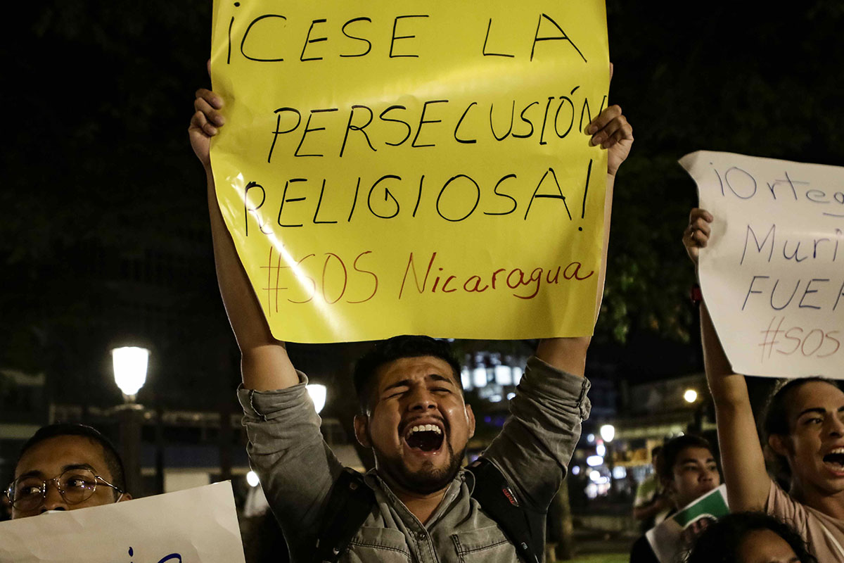 Obispo católico sigue secuestrado por Ortega