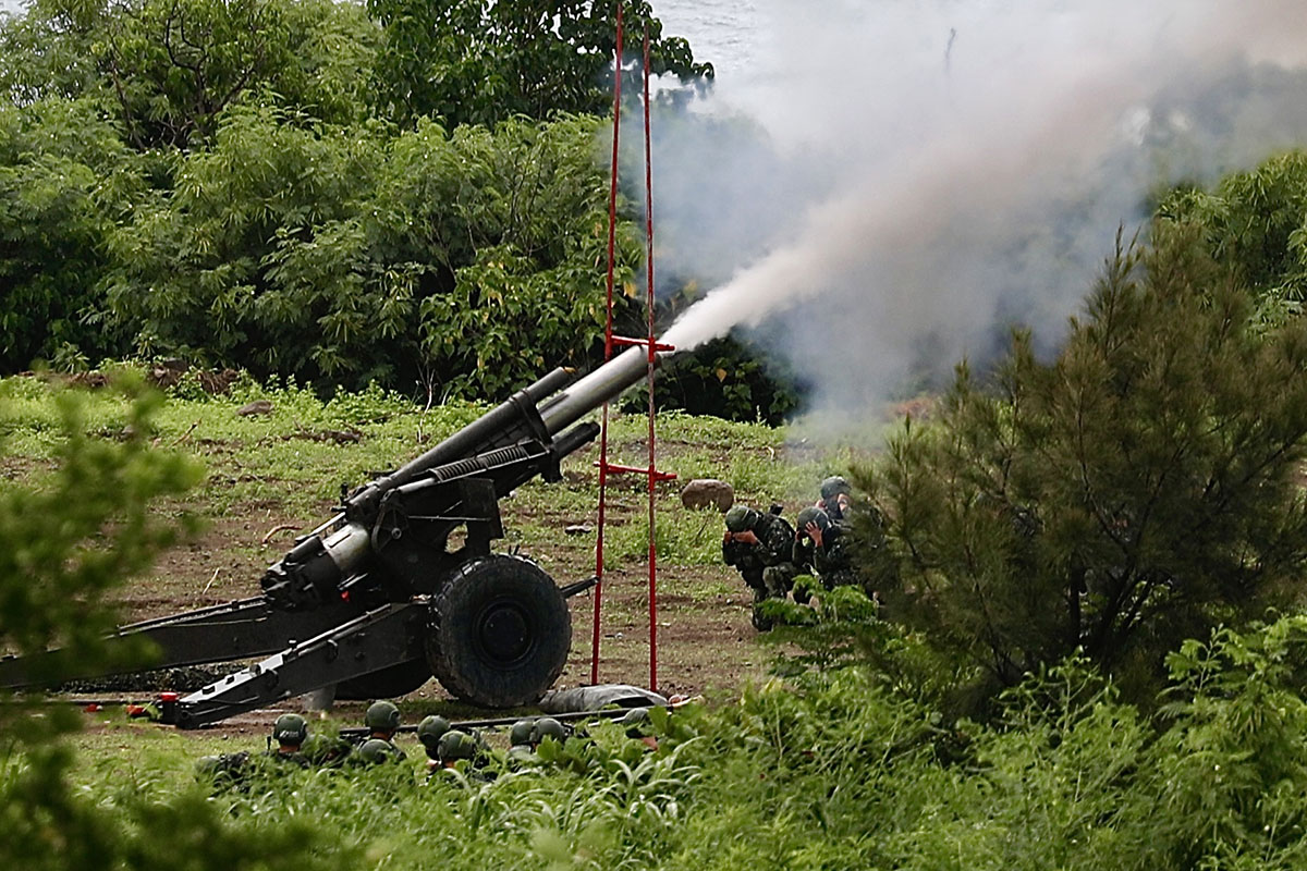 Taiwán prueba sus defensas contra China