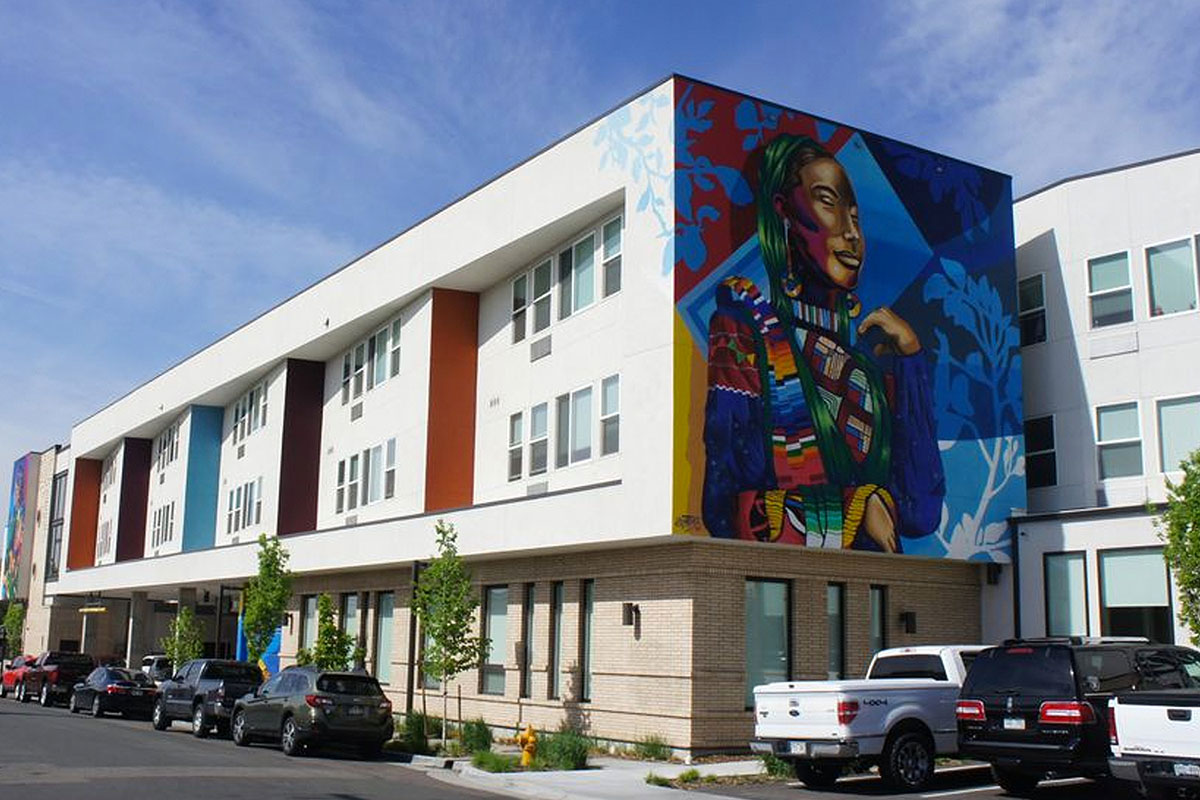 Mi Casa Resource Center receives millionaire boost Mi Casa Resource Center recibe impulso millonario