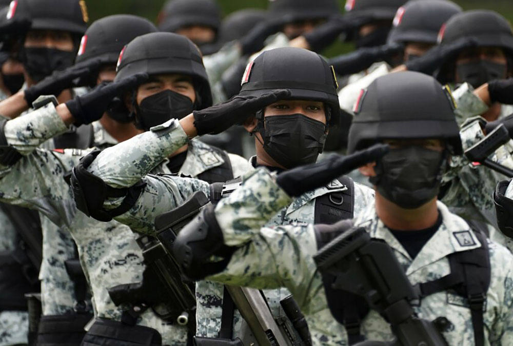 Cientos de activistas rechazan militarización de México