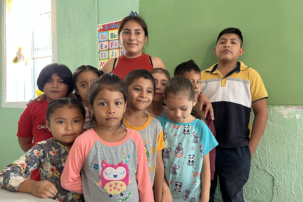 Respettrans and the Thirst to Learn Migrantes aprenden en Juárez mientras esperan por su citas