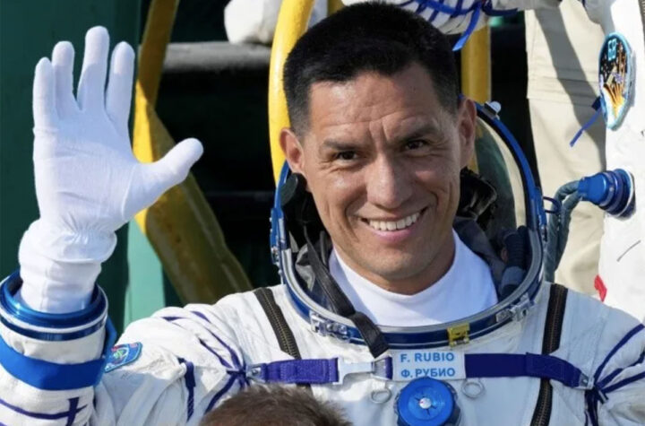 Salvadoreño viaja al espacio