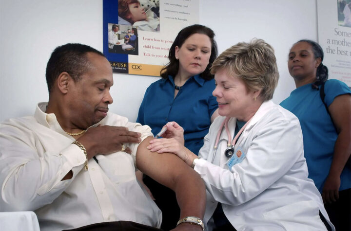 Health insurance now available for undocumented people Abren programa de seguro para habitantes sin estatus migratorio