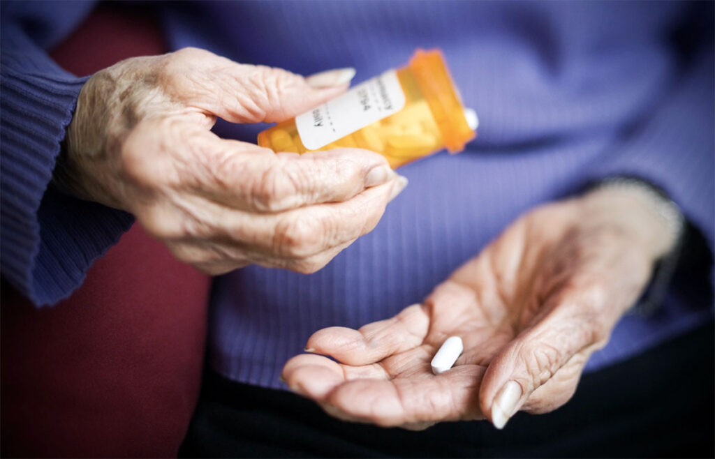 Adultos mayores con medicare verán reducción en costo de insulina