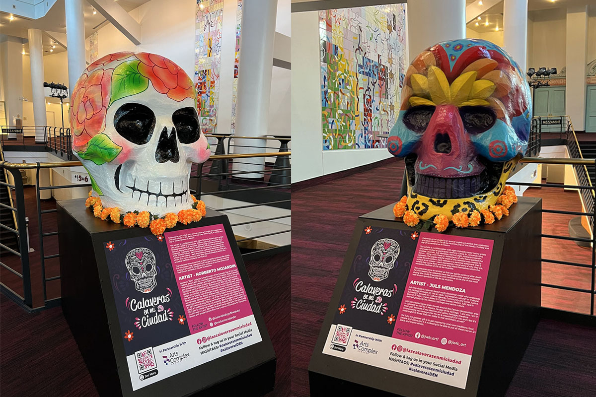 The Beauty of Skulls Comes to Downtown Denver La belleza de las calaveras llega al centro de Denver