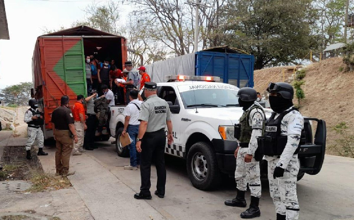 Migrantes hacinados