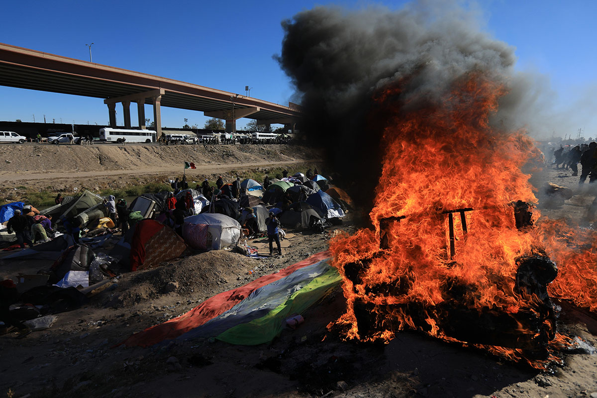 Desalojan campamento de migrantes venezolanos en Juárez