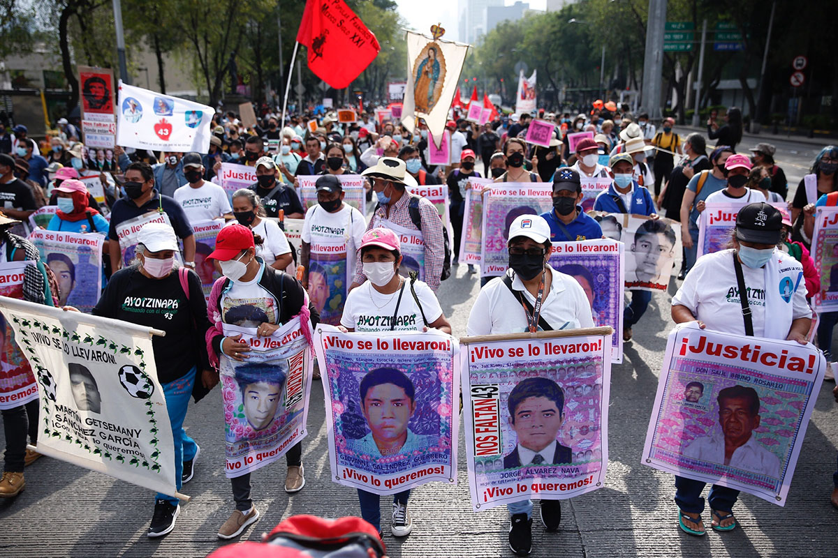Padres de normalistas acusan de engaño al gobierno de AMLO