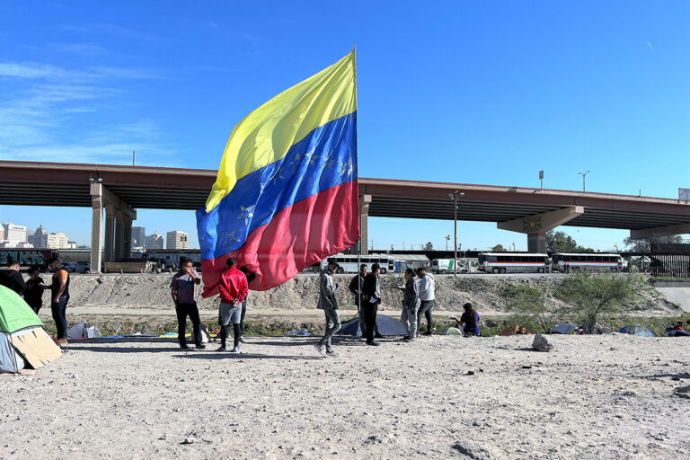 Persiste caos en la frontera por concentración de venezolanos
