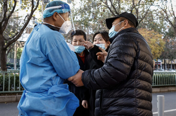 China supera 40 mil casos de contagios diarios por COVID