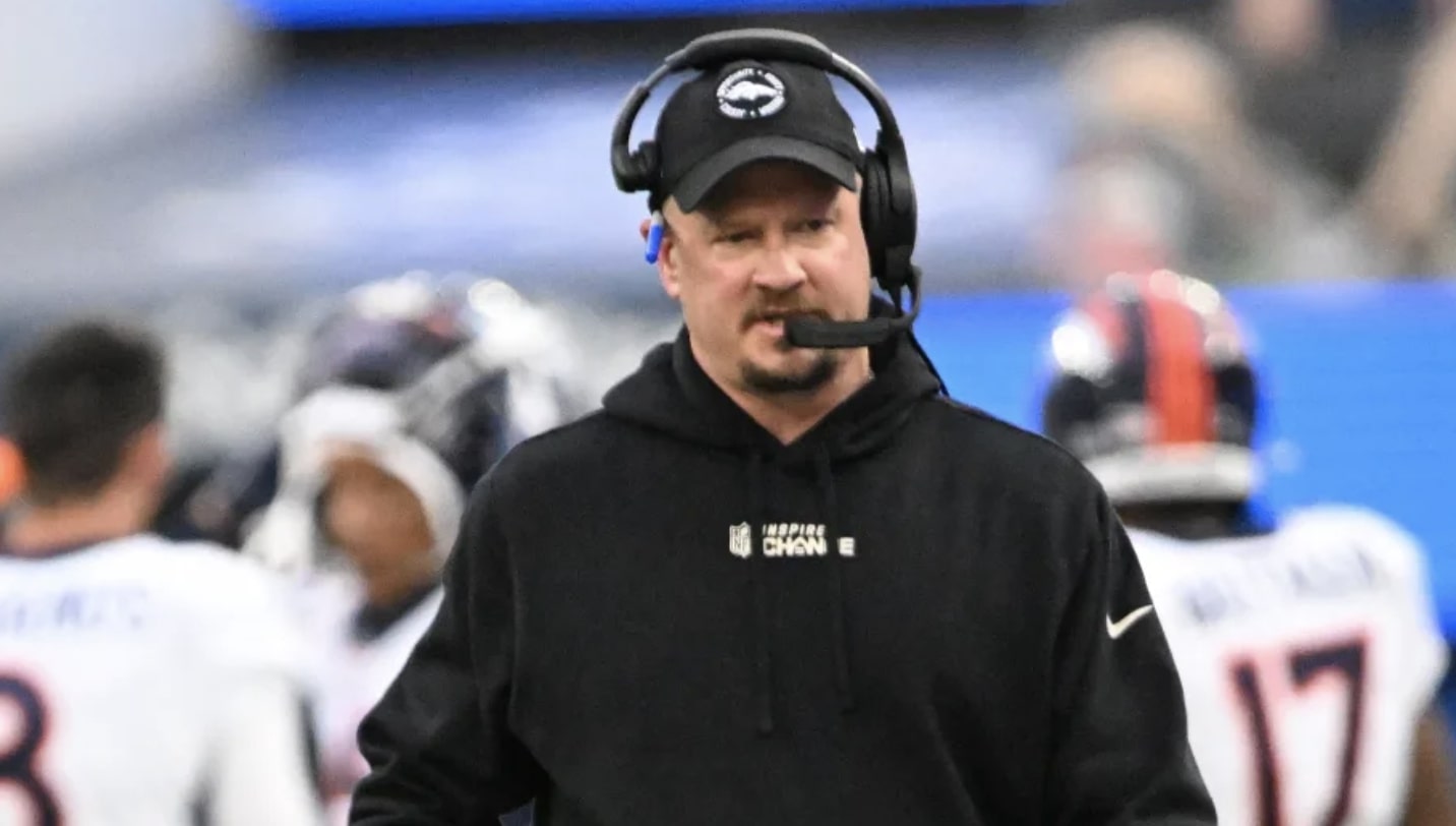 Broncos buscan entrenador