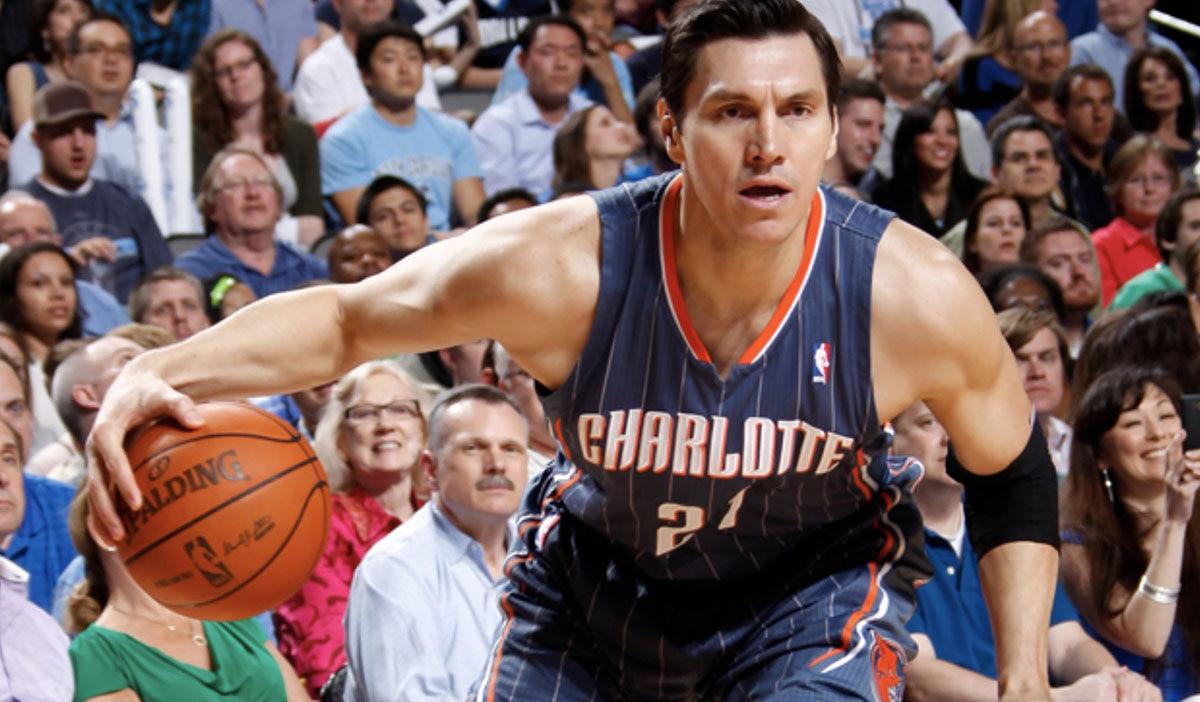 Eduardo Nájera homenajeado por la NBA