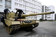 Zelenski insiste que necesitan tanques de guerra