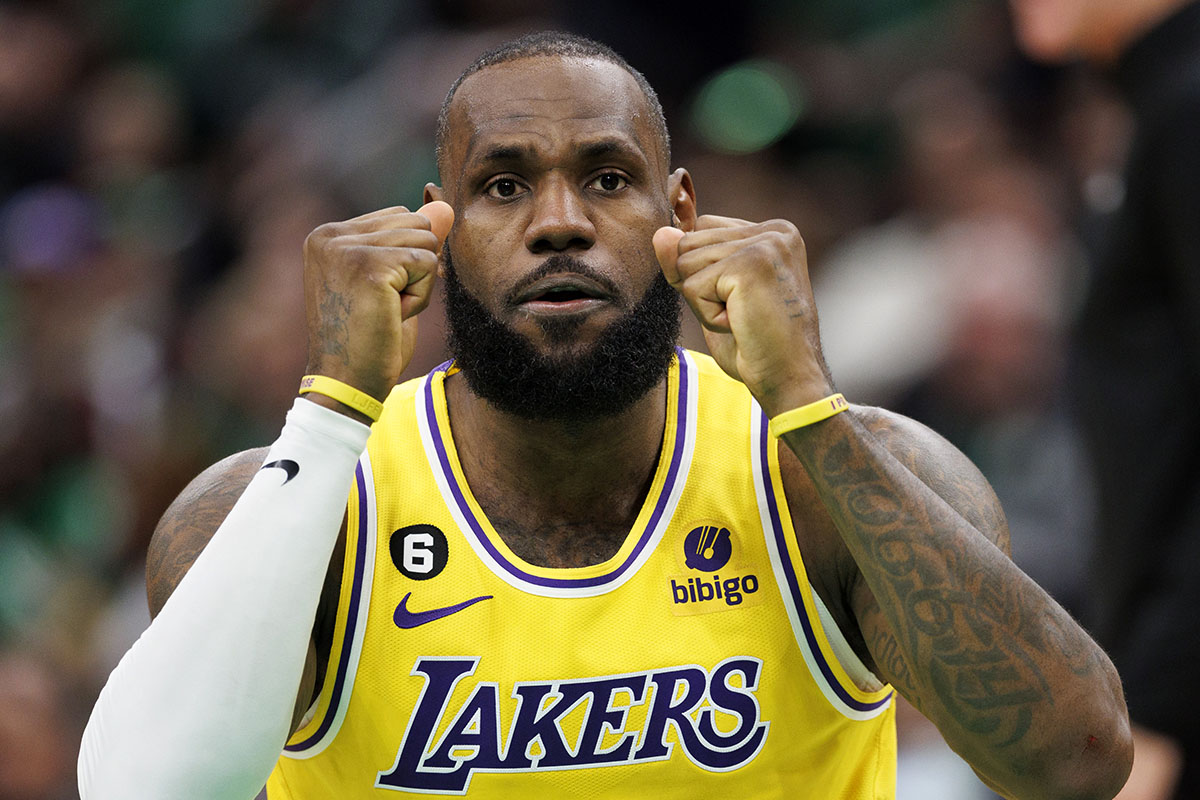 LeBron toca el cielo de la NBA
