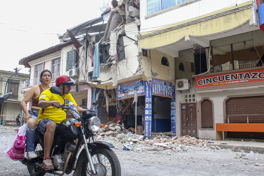 Estado de excepción en 14 provincias ecuatorianas por efectos del sismo