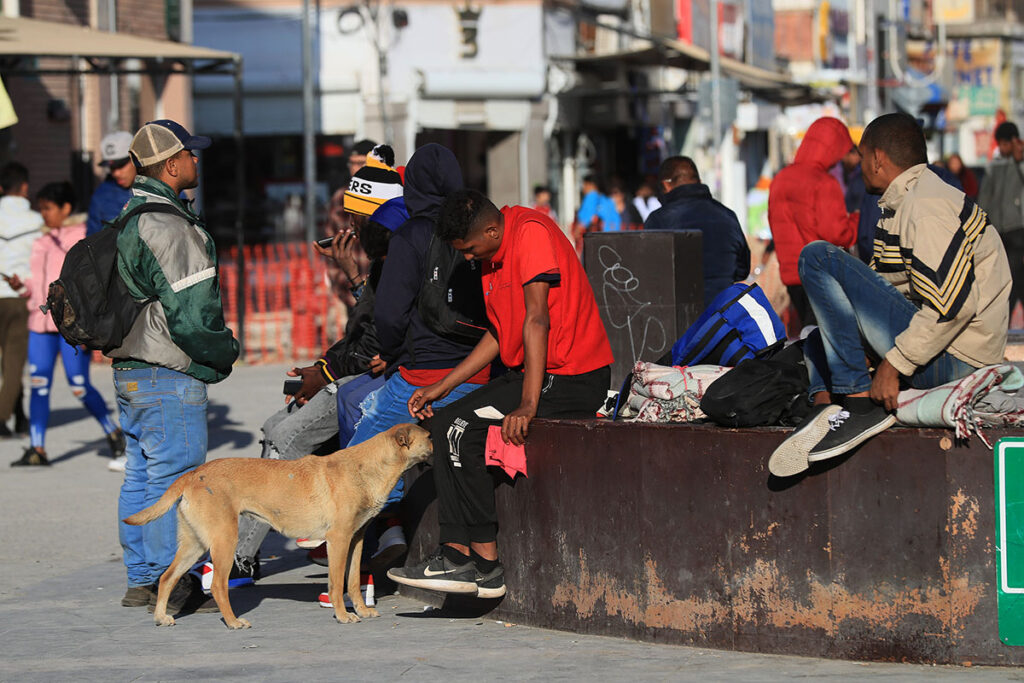 Buscan otorgar permisos de trabajo temporales a migrantes en Juárez