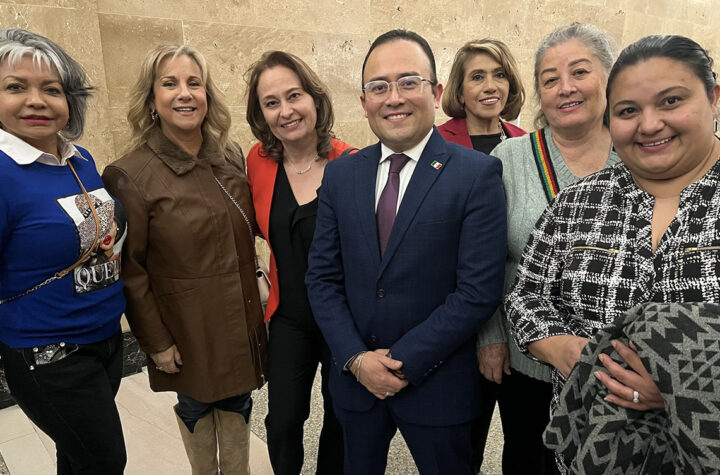 Comunidad mexicana da la bienvenida a su cónsul