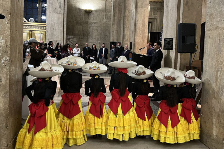 Comunidad mexicana da la bienvenida a su cónsul