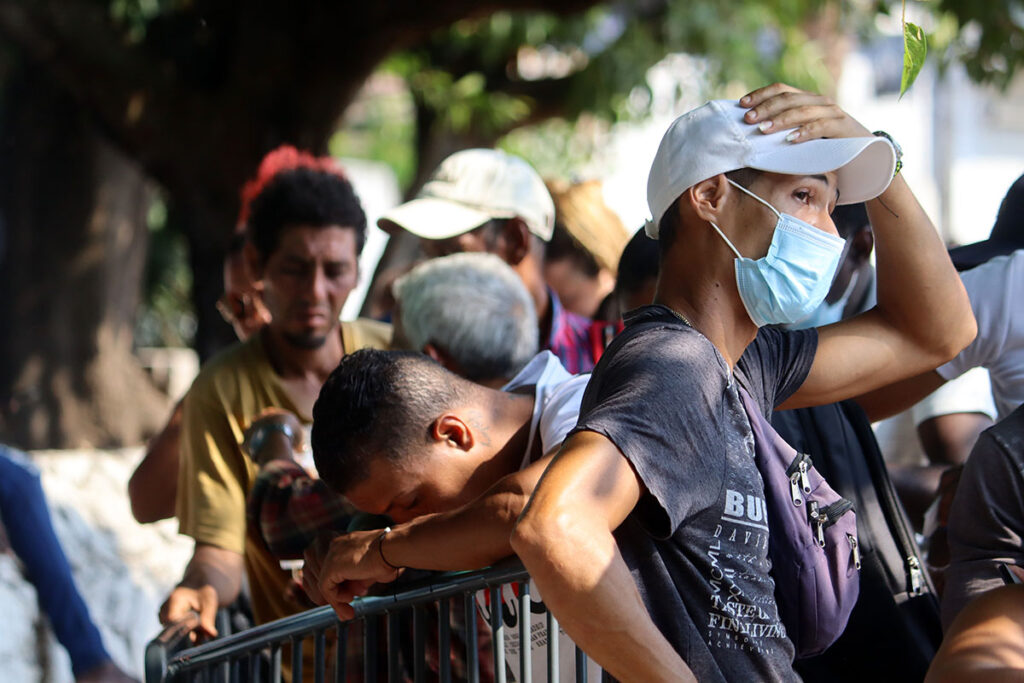 Caos en Tapachula por número de migrantes solicitando refugio