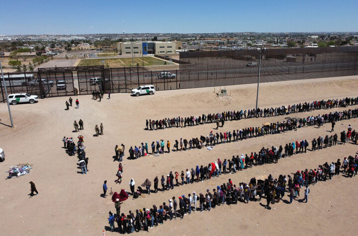 Caos en frontera mexicana por cierre de aduana