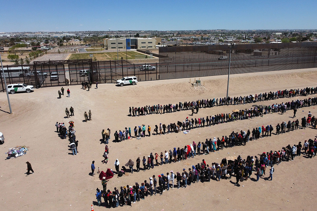 Caos en frontera mexicana por cierre de aduana