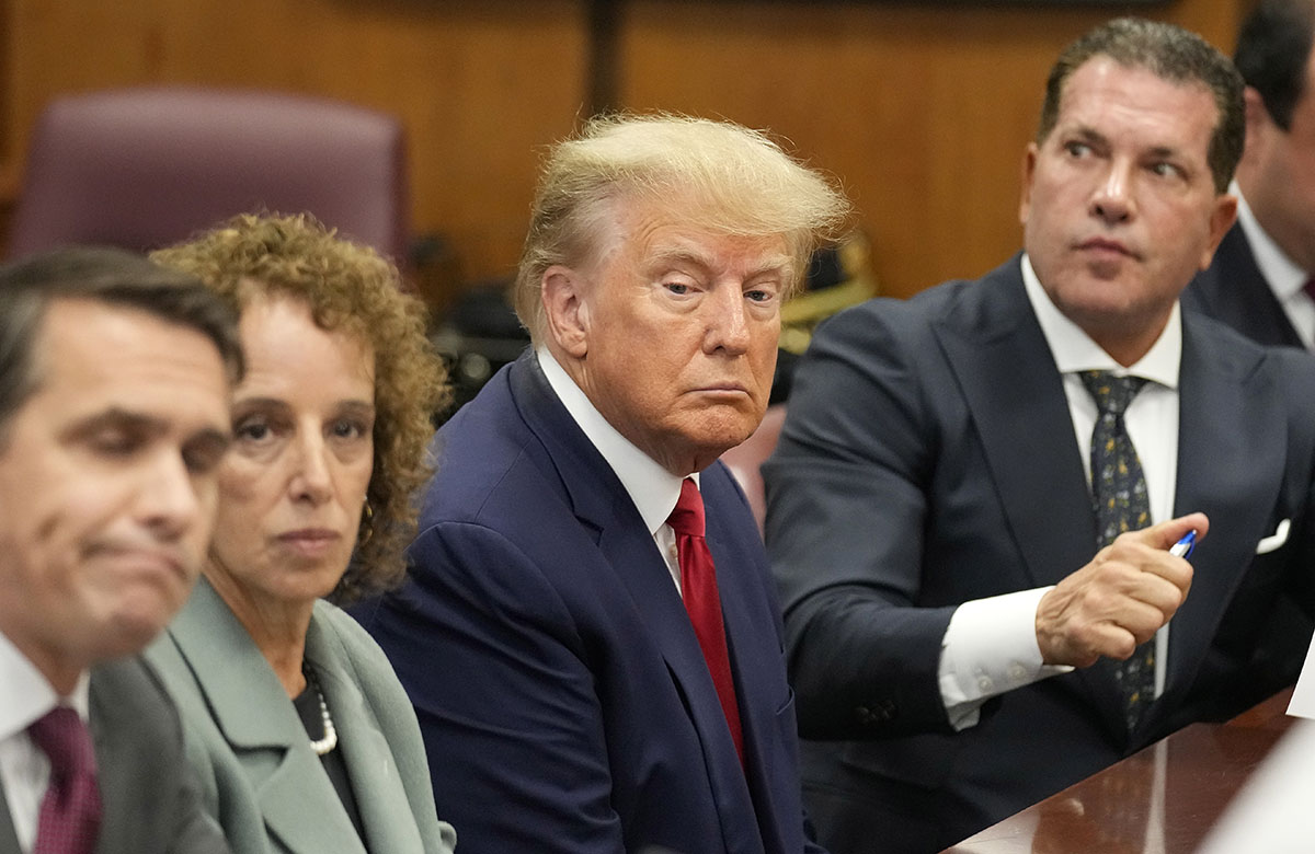 Acusan a Trump por falsificar registros mercantiles