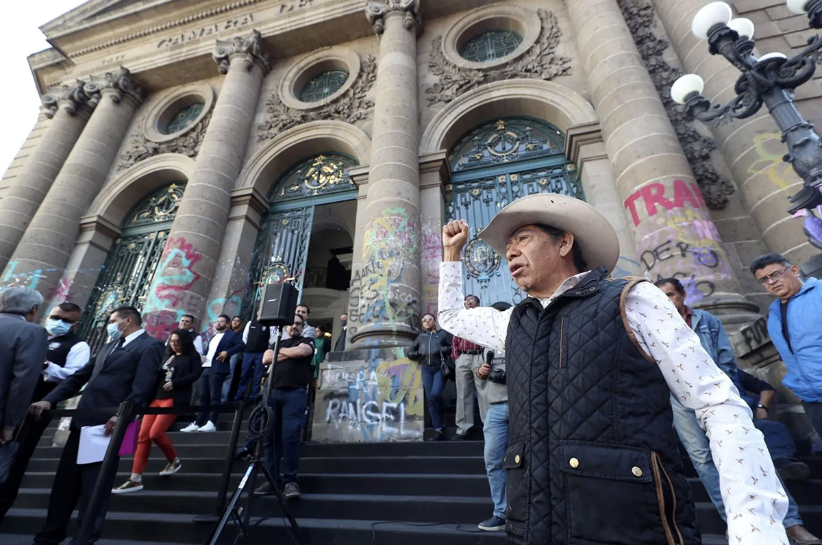 Taurinos entregan firmas