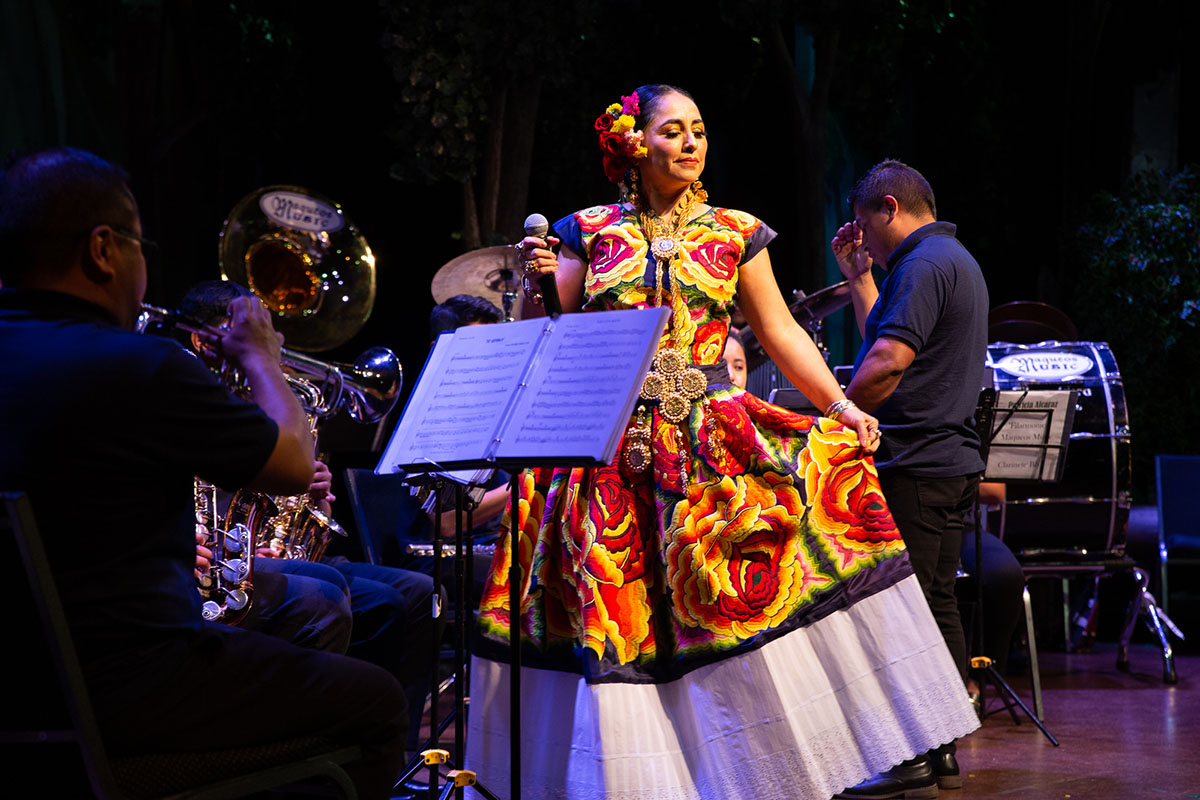 Patricia Alcaraz deleitó a Colorado con su “Fiesta Oaxaqueña”