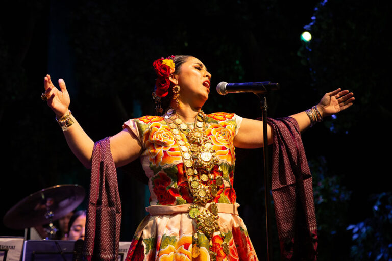 Patricia Alcaraz deleitó a Colorado con su “Fiesta Oaxaqueña”