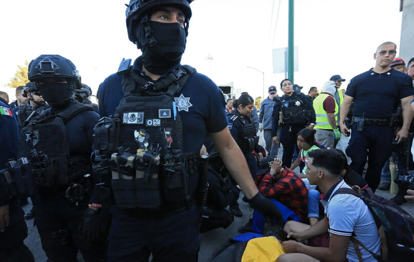 Policía desaloja de las calles de Juárez a migrantes venezolanos