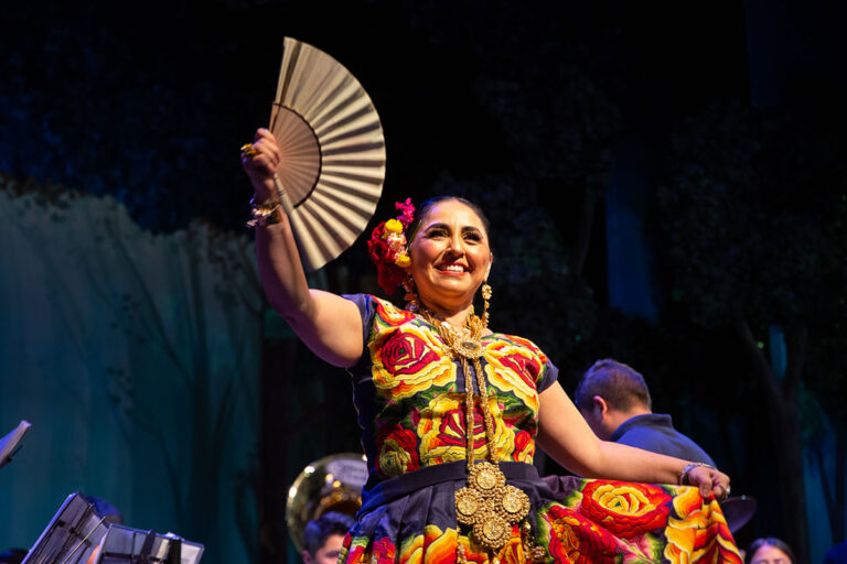 Patricia Alcaraz deleitó a Colorado con su “Fiesta Oaxaqueña”